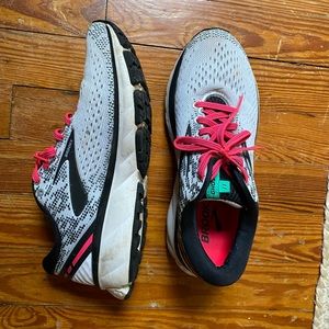Brooks Ghost 11 running shoes size 8
